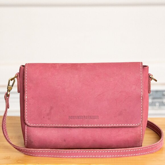 Metro Medium Crossbody in Foxglove - Picture 1 of 9